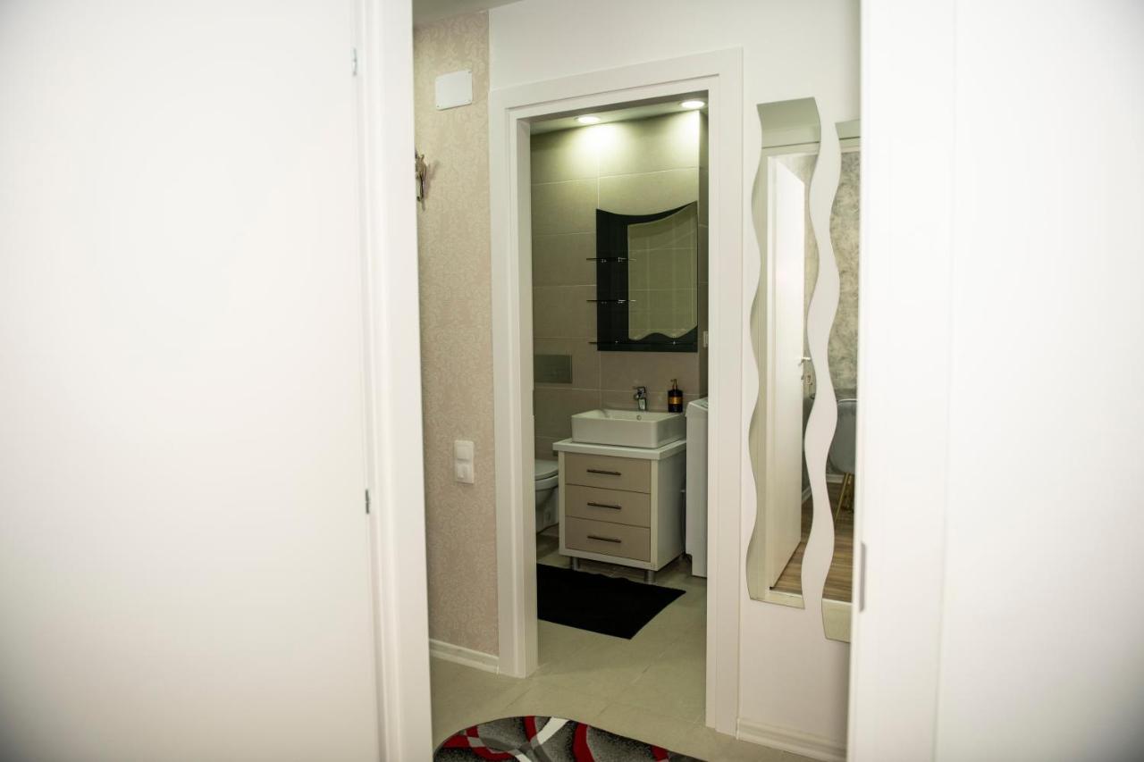 Raphael Apartment North Bucharest Cosmopolis Stefanestii de Jos Exteriör bild