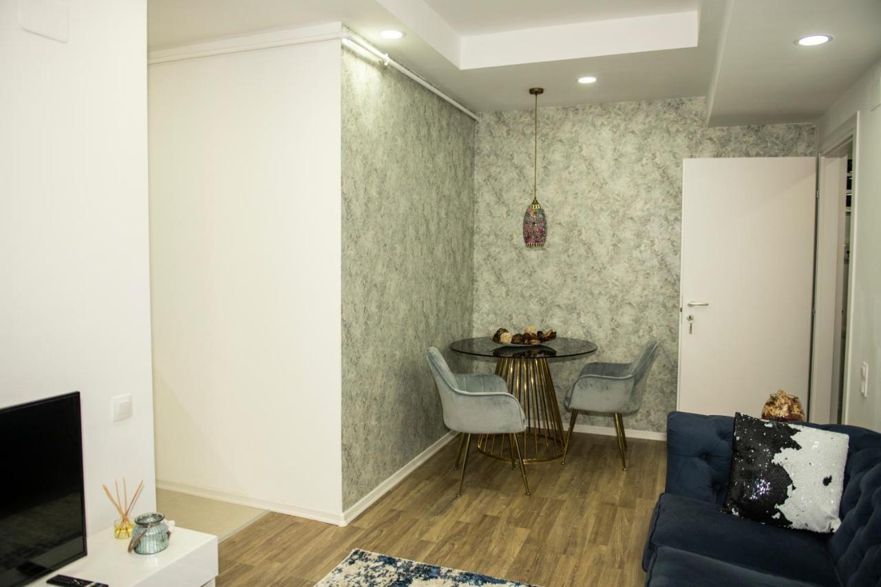 Raphael Apartment North Bucharest Cosmopolis Stefanestii de Jos Exteriör bild